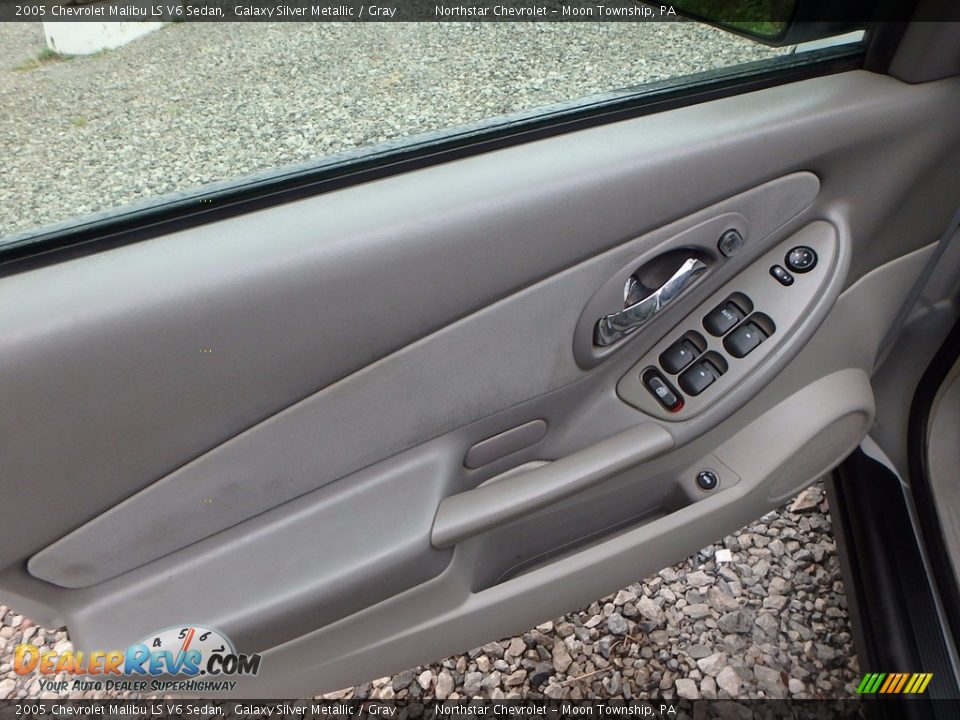 2005 Chevrolet Malibu LS V6 Sedan Galaxy Silver Metallic / Gray Photo #11