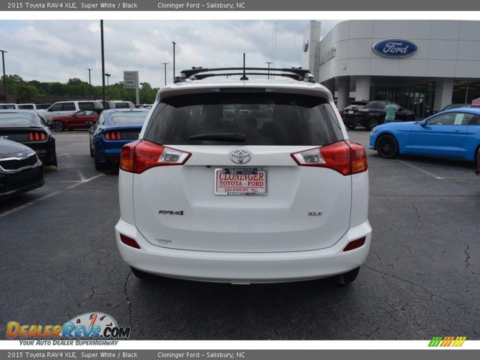 2015 Toyota RAV4 XLE Super White / Black Photo #4