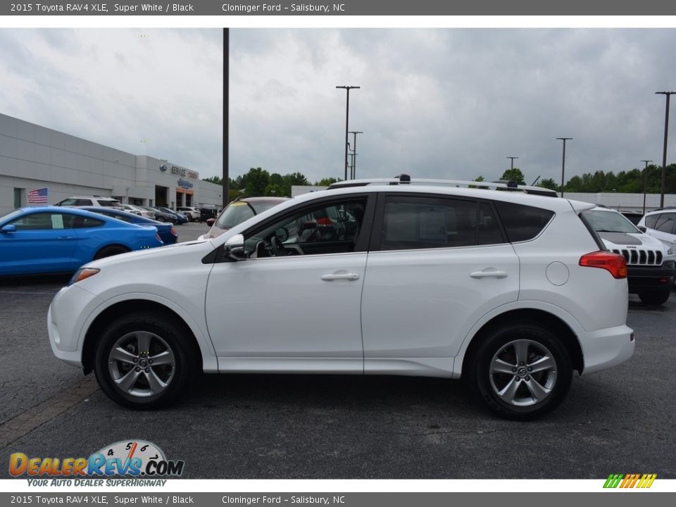 2015 Toyota RAV4 XLE Super White / Black Photo #5