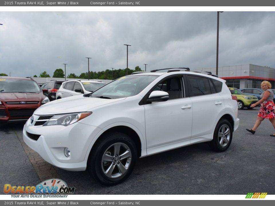 2015 Toyota RAV4 XLE Super White / Black Photo #6