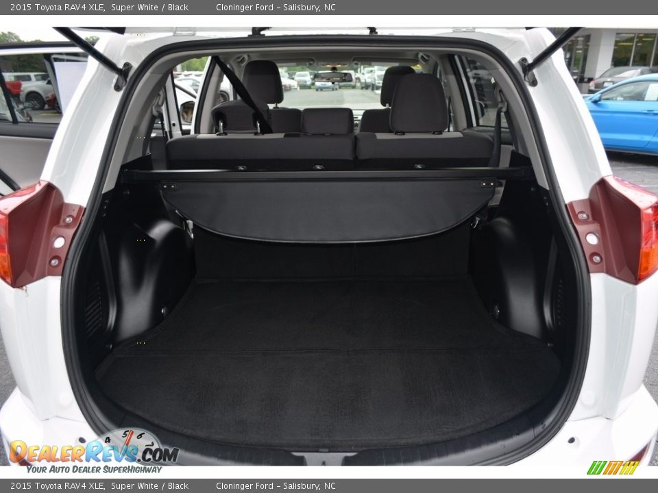 2015 Toyota RAV4 XLE Super White / Black Photo #13