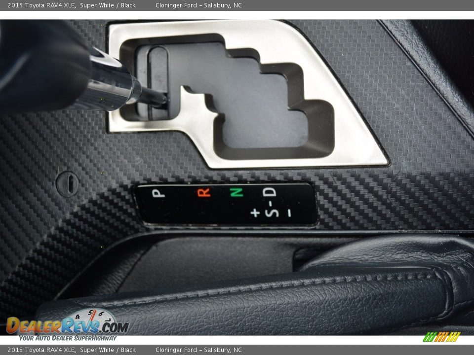 2015 Toyota RAV4 XLE Super White / Black Photo #21