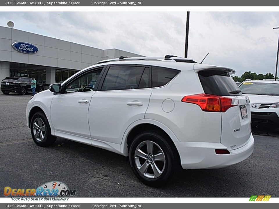 2015 Toyota RAV4 XLE Super White / Black Photo #27