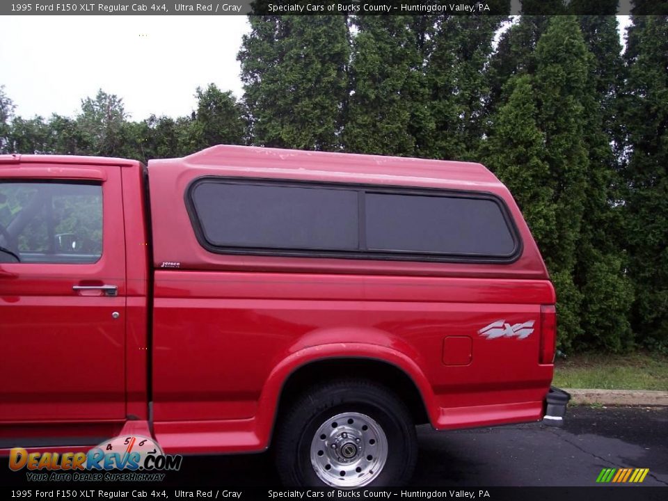 1995 Ford F150 XLT Regular Cab 4x4 Ultra Red / Gray Photo #2