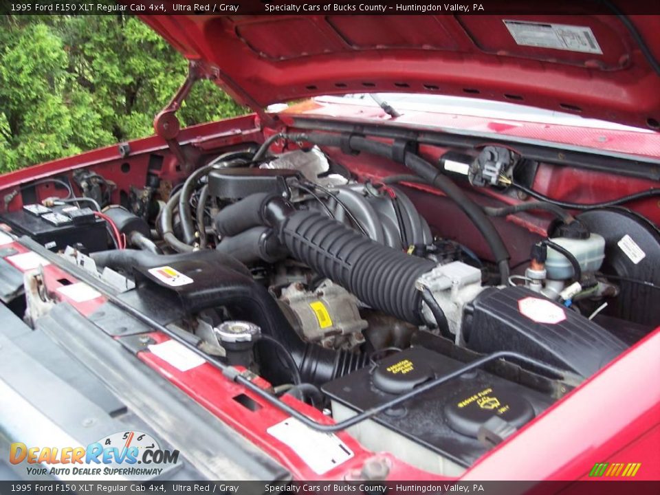 1995 Ford F150 XLT Regular Cab 4x4 Ultra Red / Gray Photo #33