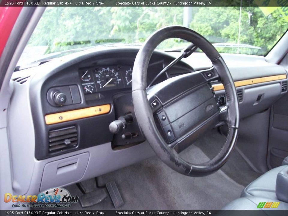 1995 Ford F150 XLT Regular Cab 4x4 Ultra Red / Gray Photo #36