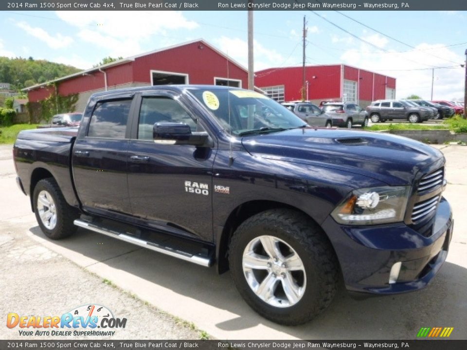 Front 3/4 View of 2014 Ram 1500 Sport Crew Cab 4x4 Photo #7