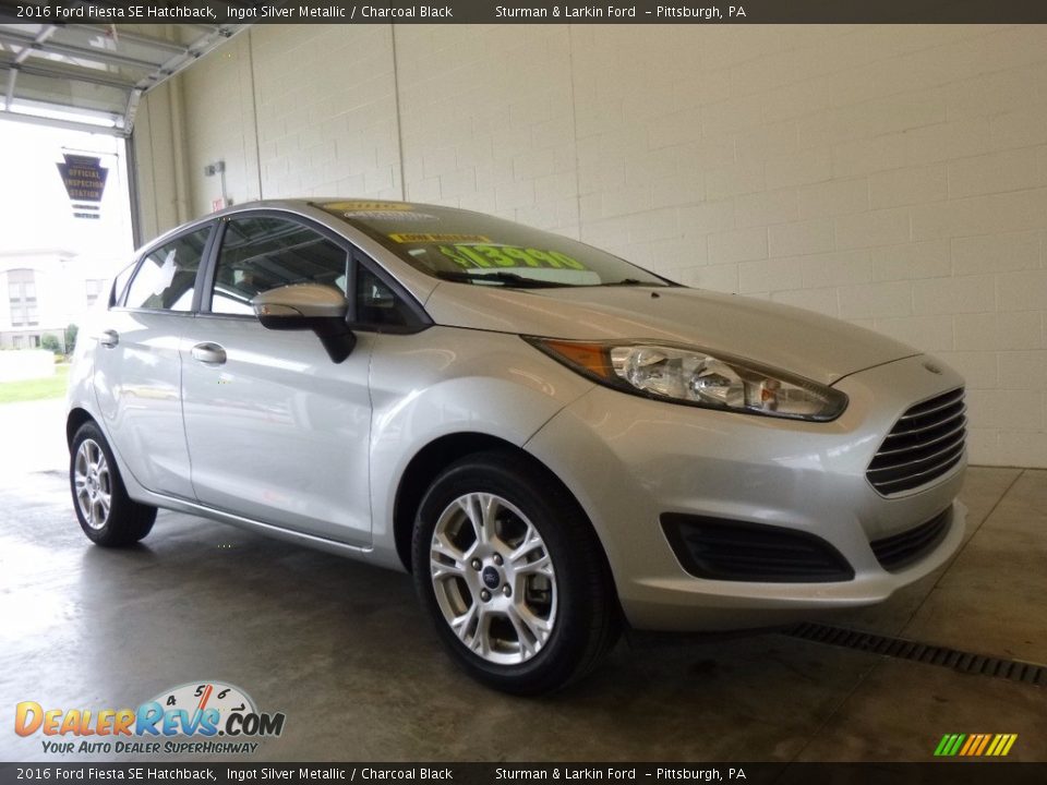 2016 Ford Fiesta SE Hatchback Ingot Silver Metallic / Charcoal Black Photo #1