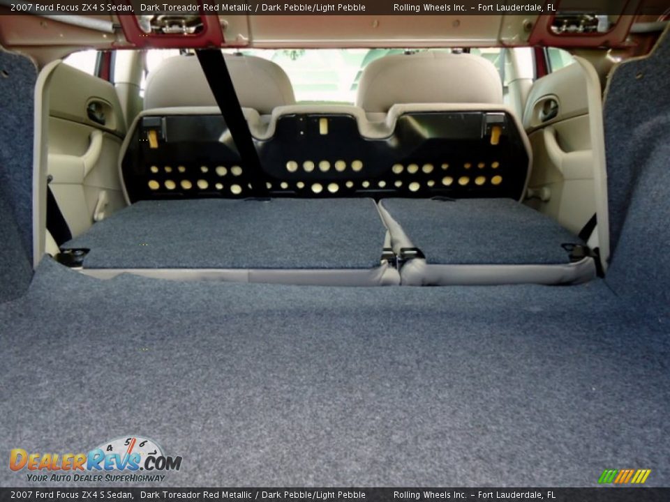 2007 Ford Focus ZX4 S Sedan Dark Toreador Red Metallic / Dark Pebble/Light Pebble Photo #10