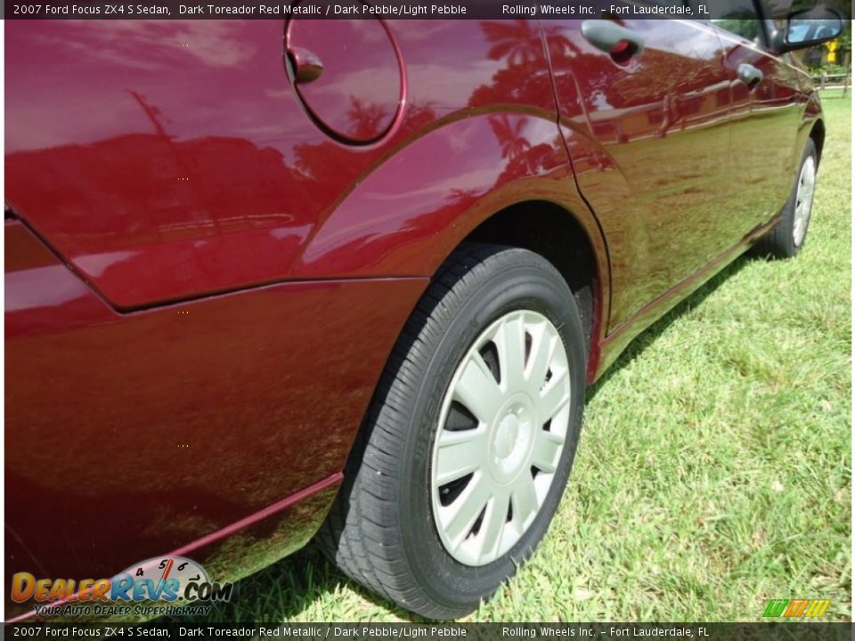 2007 Ford Focus ZX4 S Sedan Dark Toreador Red Metallic / Dark Pebble/Light Pebble Photo #19