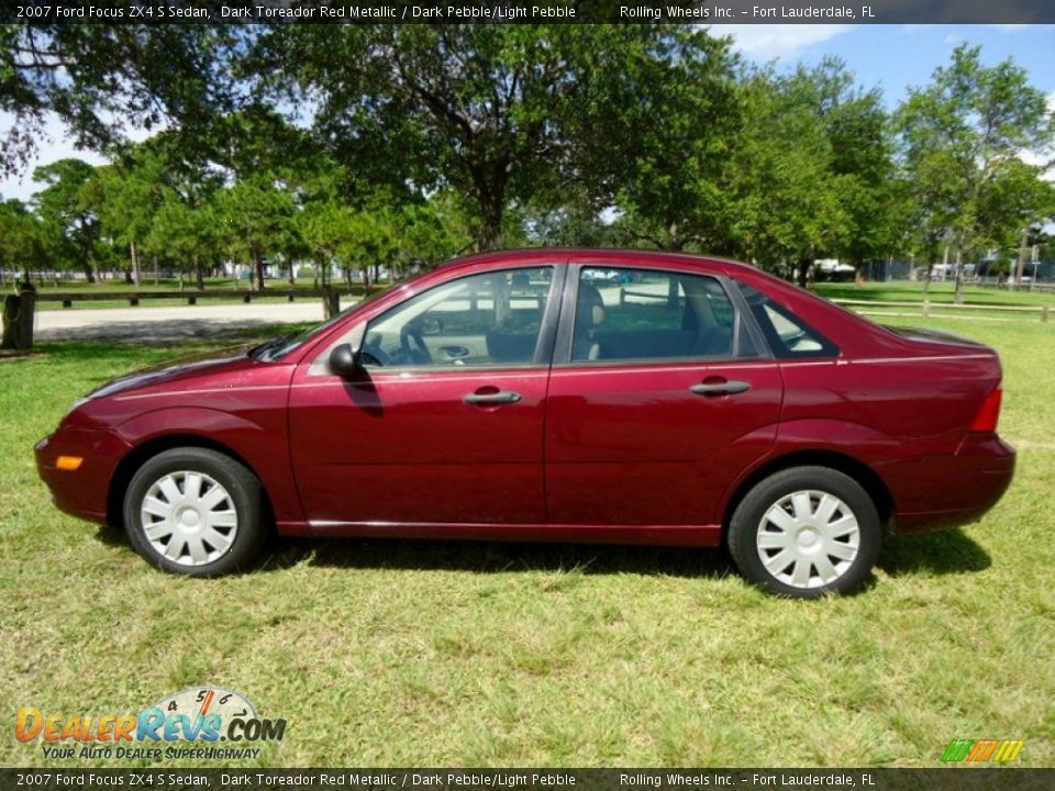 2007 Ford Focus ZX4 S Sedan Dark Toreador Red Metallic / Dark Pebble/Light Pebble Photo #23