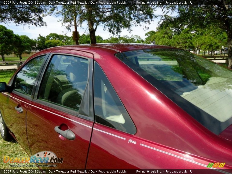 2007 Ford Focus ZX4 S Sedan Dark Toreador Red Metallic / Dark Pebble/Light Pebble Photo #25