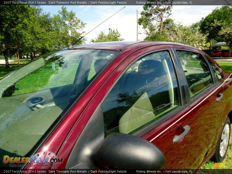2007 Ford Focus ZX4 S Sedan Dark Toreador Red Metallic / Dark Pebble/Light Pebble Photo #35