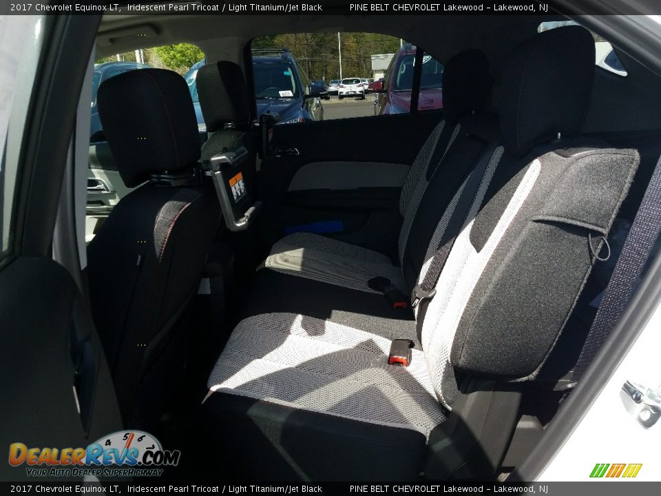 2017 Chevrolet Equinox LT Iridescent Pearl Tricoat / Light Titanium/Jet Black Photo #6