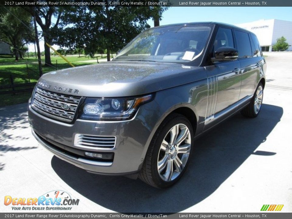 Front 3/4 View of 2017 Land Rover Range Rover SVAutobiography Dynamic Photo #10