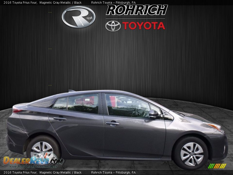 2016 Toyota Prius Four Magnetic Gray Metallic / Black Photo #2
