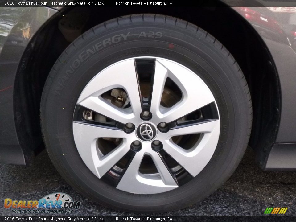 2016 Toyota Prius Four Magnetic Gray Metallic / Black Photo #17