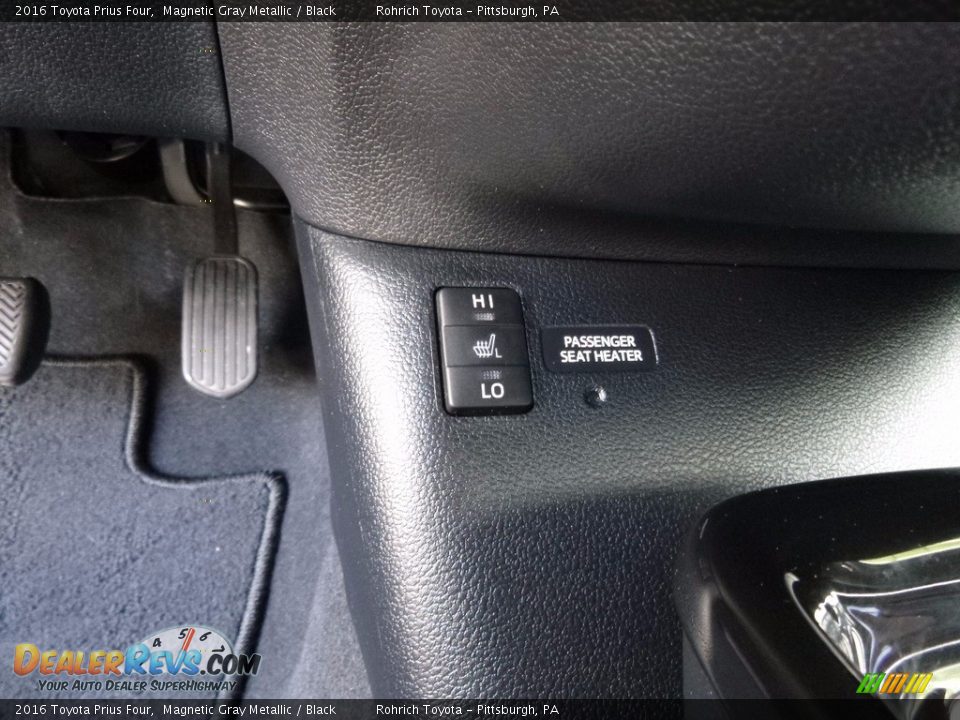 2016 Toyota Prius Four Magnetic Gray Metallic / Black Photo #24