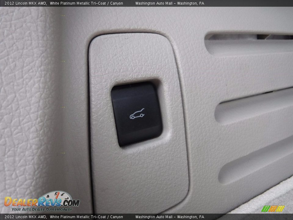 2012 Lincoln MKX AWD White Platinum Metallic Tri-Coat / Canyon Photo #16