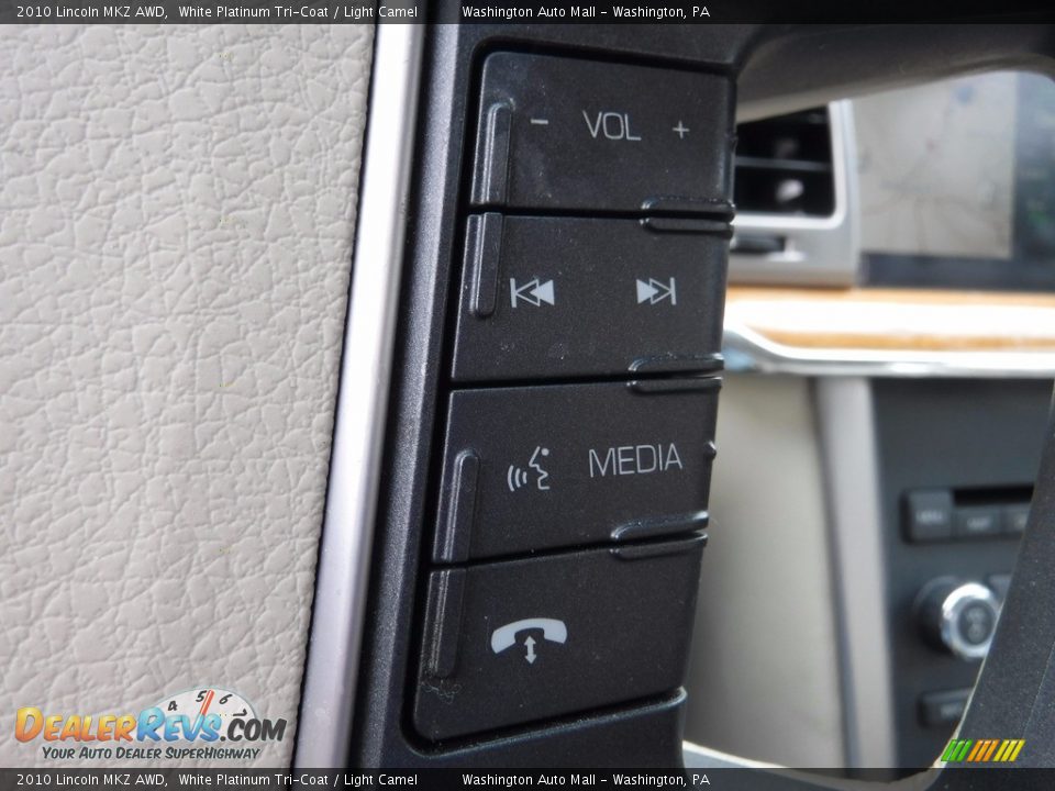 2010 Lincoln MKZ AWD White Platinum Tri-Coat / Light Camel Photo #19