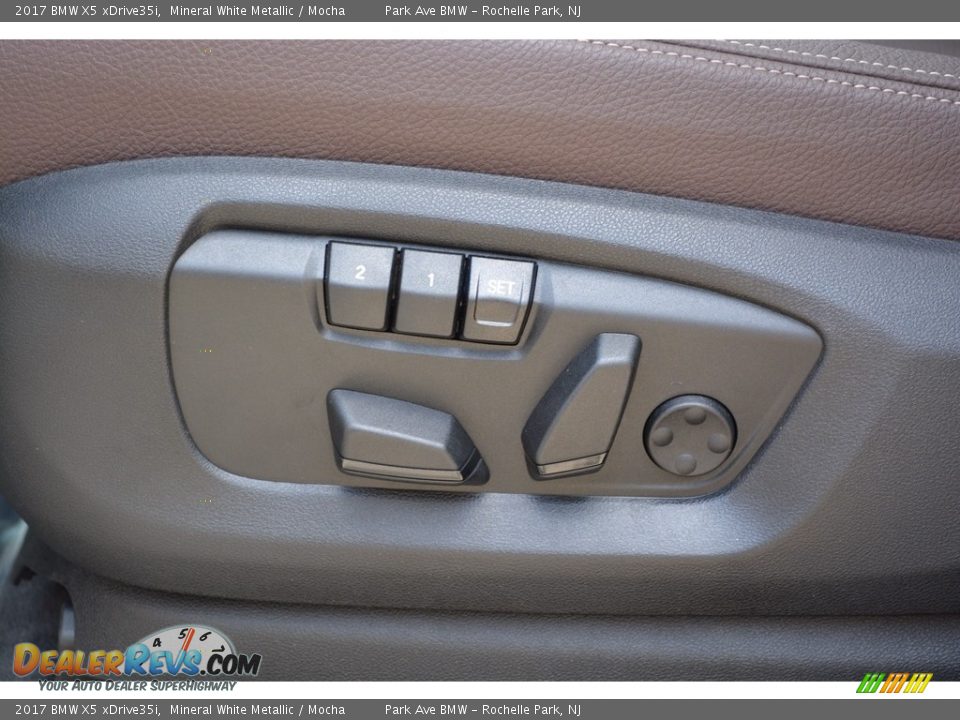 Controls of 2017 BMW X5 xDrive35i Photo #12