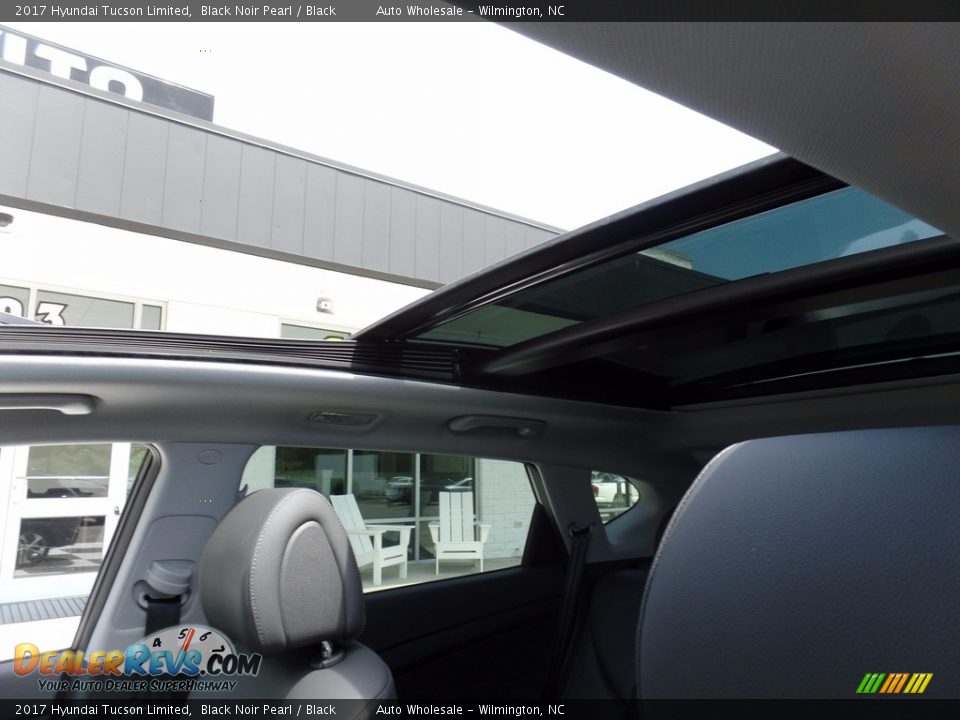 2017 Hyundai Tucson Limited Black Noir Pearl / Black Photo #11