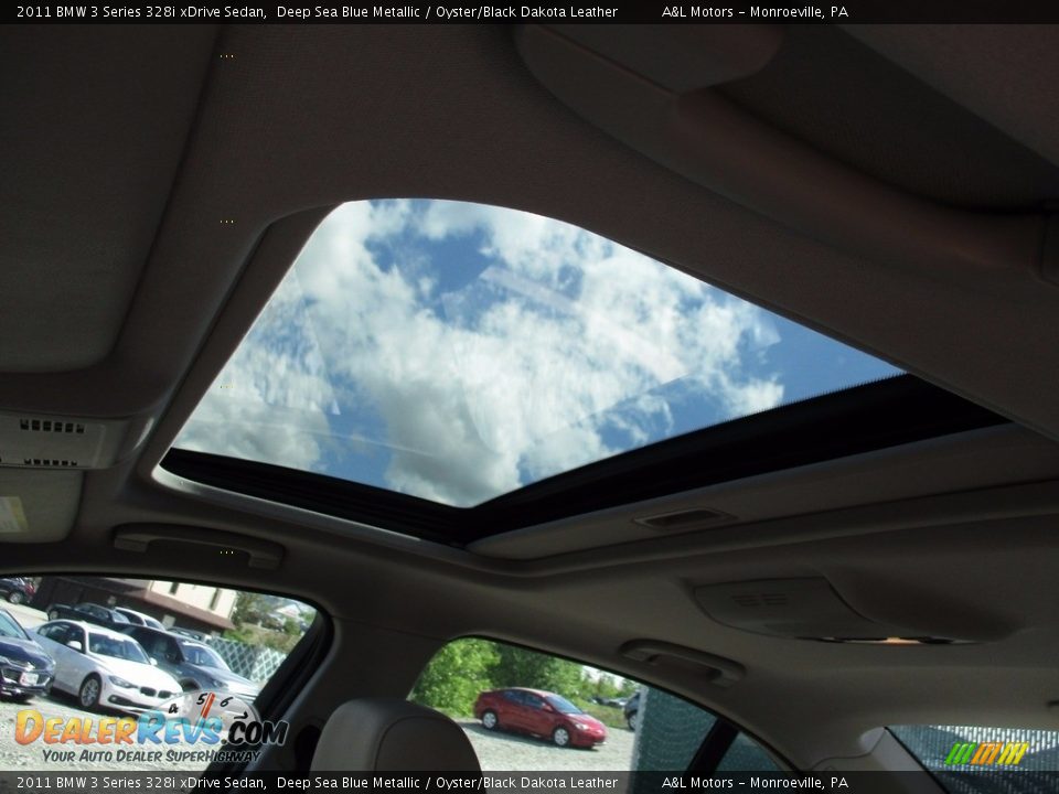 2011 BMW 3 Series 328i xDrive Sedan Deep Sea Blue Metallic / Oyster/Black Dakota Leather Photo #12