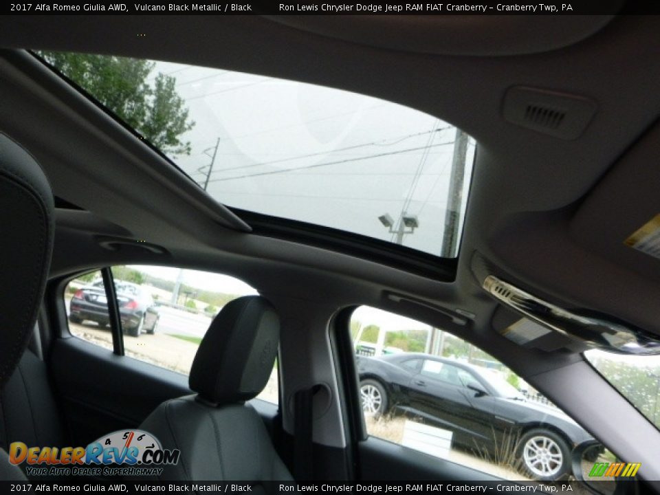 2017 Alfa Romeo Giulia AWD Vulcano Black Metallic / Black Photo #17