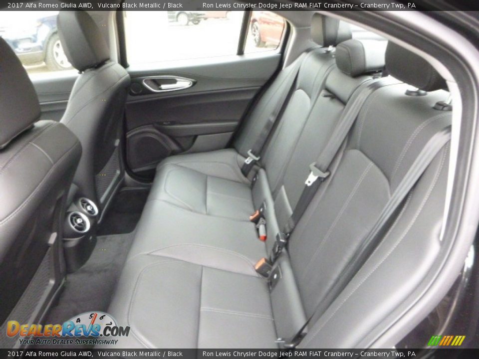2017 Alfa Romeo Giulia AWD Vulcano Black Metallic / Black Photo #18
