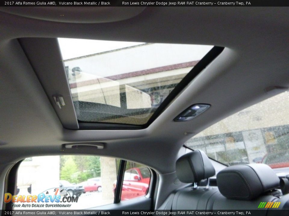 2017 Alfa Romeo Giulia AWD Vulcano Black Metallic / Black Photo #19
