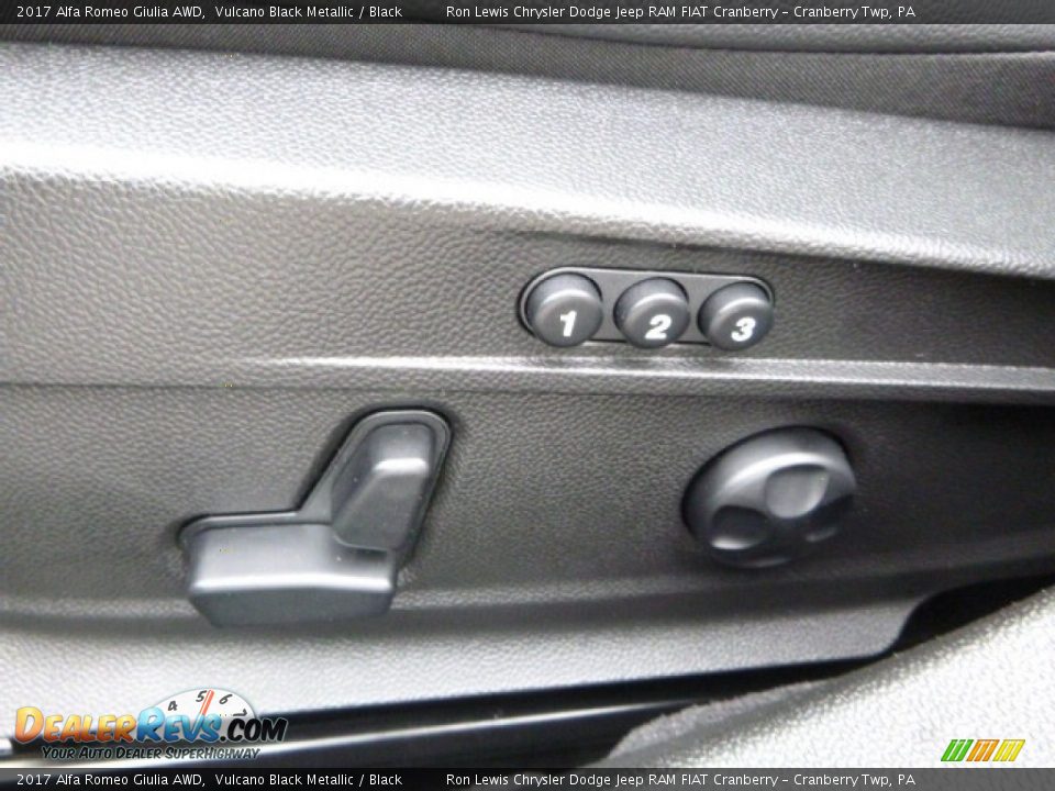 2017 Alfa Romeo Giulia AWD Vulcano Black Metallic / Black Photo #24