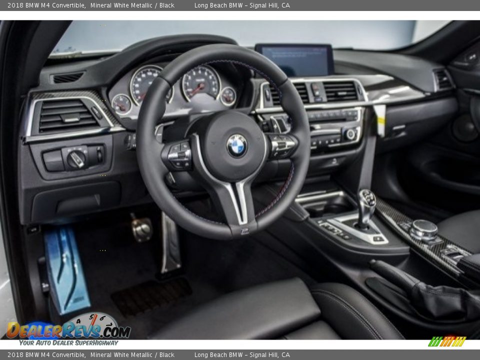 Dashboard of 2018 BMW M4 Convertible Photo #6