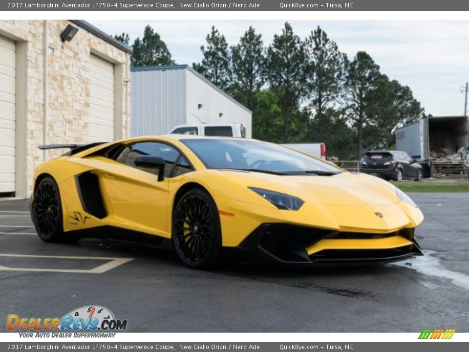 Front 3/4 View of 2017 Lamborghini Aventador LP750-4 Superveloce Coupe Photo #1