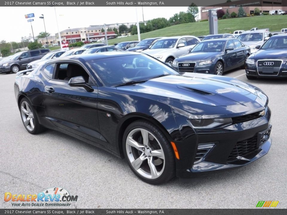 Front 3/4 View of 2017 Chevrolet Camaro SS Coupe Photo #7
