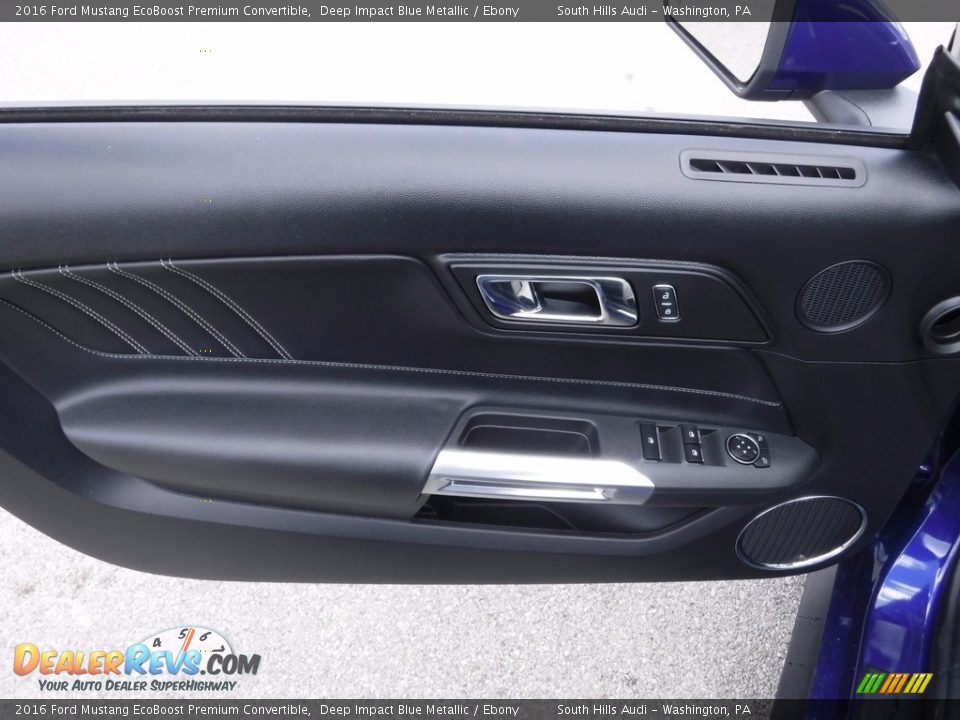 Door Panel of 2016 Ford Mustang EcoBoost Premium Convertible Photo #25