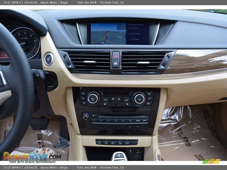 2015 BMW X1 xDrive28i Alpine White / Beige Photo #16