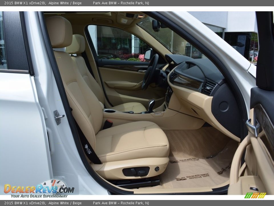 2015 BMW X1 xDrive28i Alpine White / Beige Photo #28