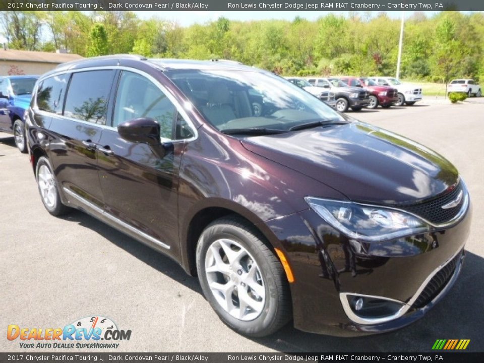 Front 3/4 View of 2017 Chrysler Pacifica Touring L Photo #10