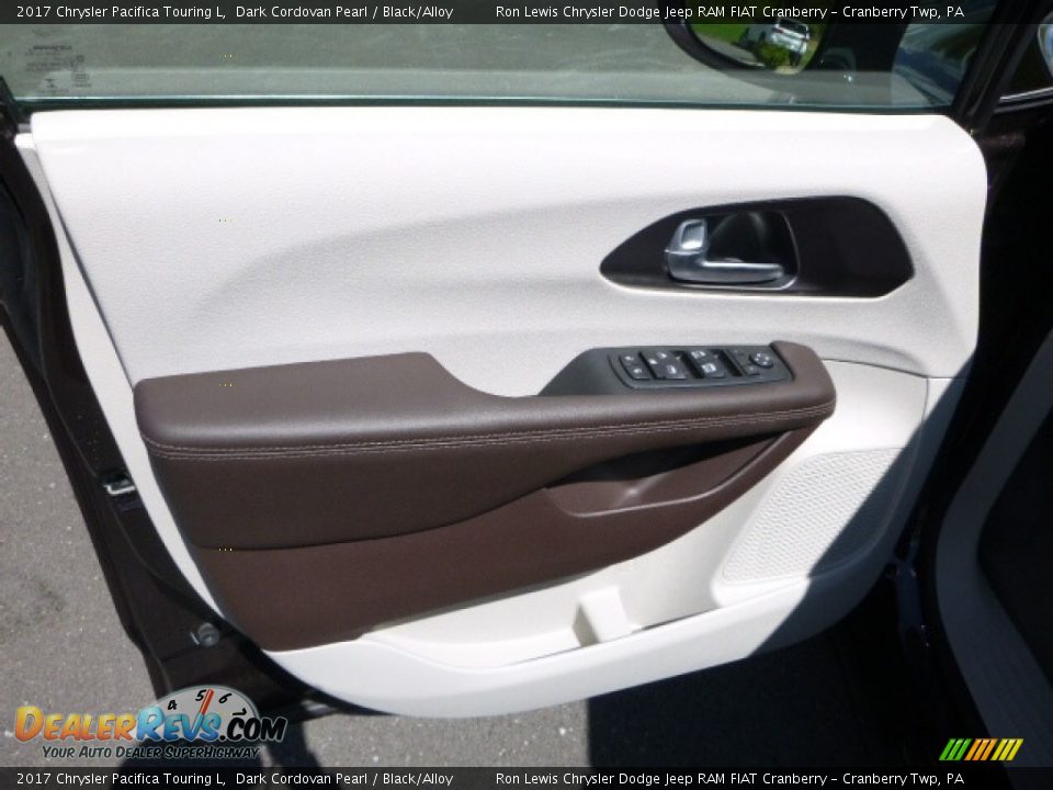 2017 Chrysler Pacifica Touring L Dark Cordovan Pearl / Black/Alloy Photo #13