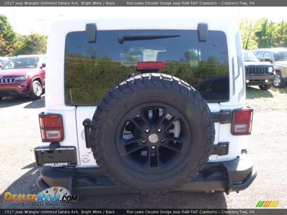 2017 Jeep Wrangler Unlimited Sahara 4x4 Bright White / Black Photo #4