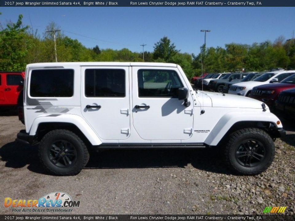 2017 Jeep Wrangler Unlimited Sahara 4x4 Bright White / Black Photo #6