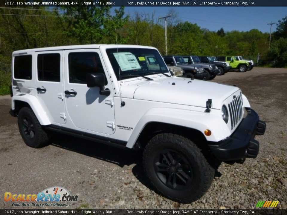 2017 Jeep Wrangler Unlimited Sahara 4x4 Bright White / Black Photo #7
