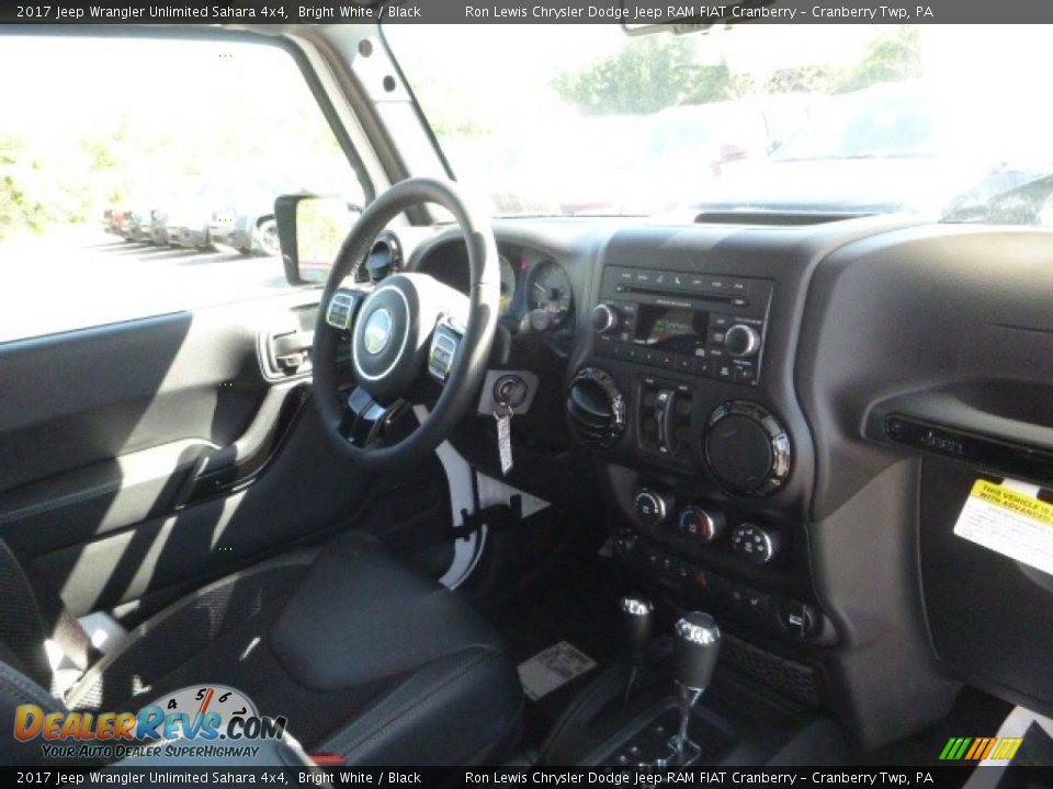 2017 Jeep Wrangler Unlimited Sahara 4x4 Bright White / Black Photo #11