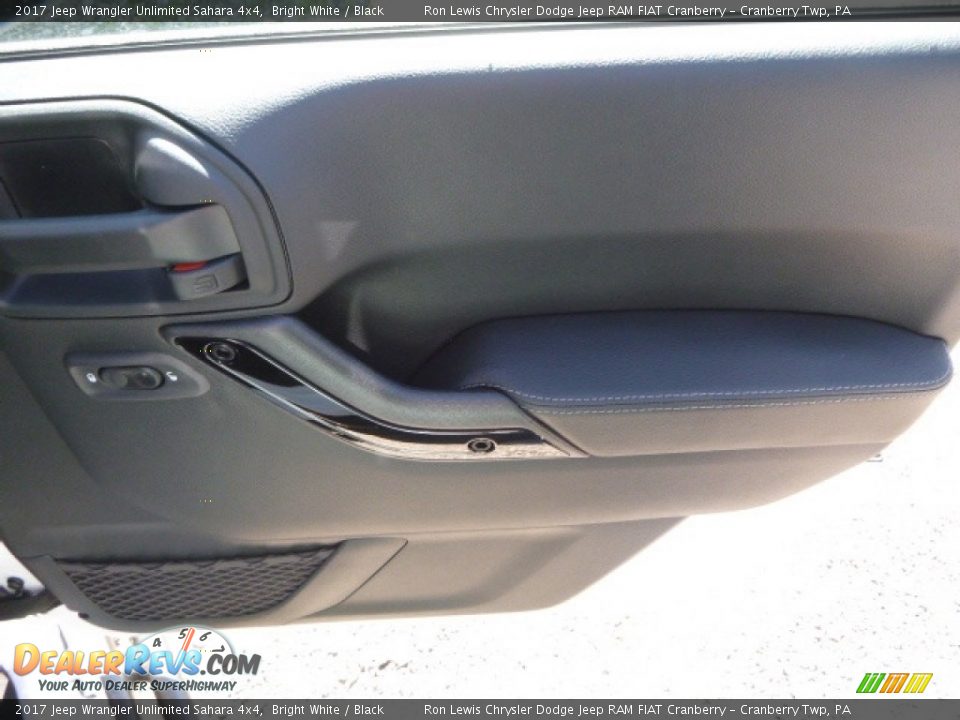 2017 Jeep Wrangler Unlimited Sahara 4x4 Bright White / Black Photo #12