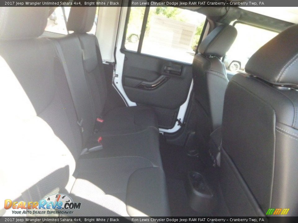 2017 Jeep Wrangler Unlimited Sahara 4x4 Bright White / Black Photo #13