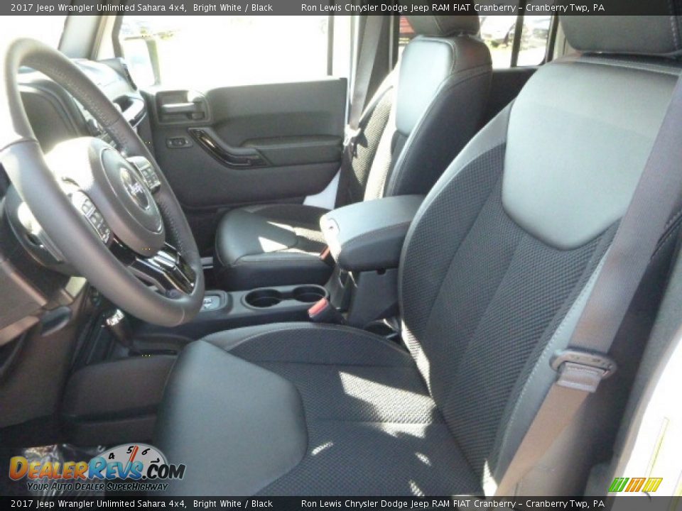 2017 Jeep Wrangler Unlimited Sahara 4x4 Bright White / Black Photo #14