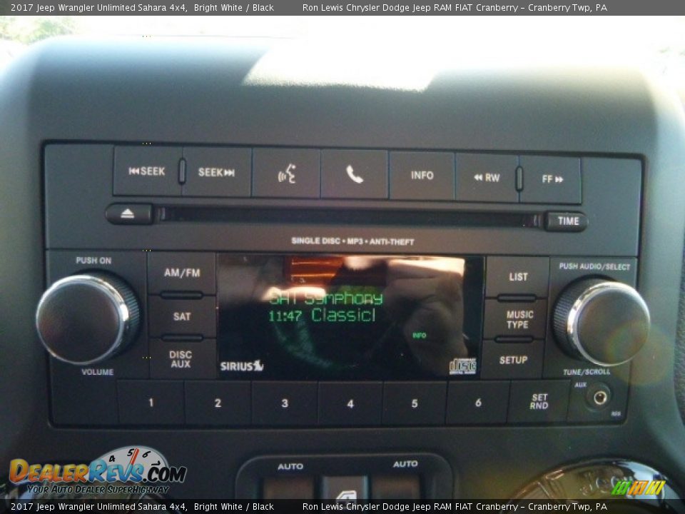 2017 Jeep Wrangler Unlimited Sahara 4x4 Bright White / Black Photo #17