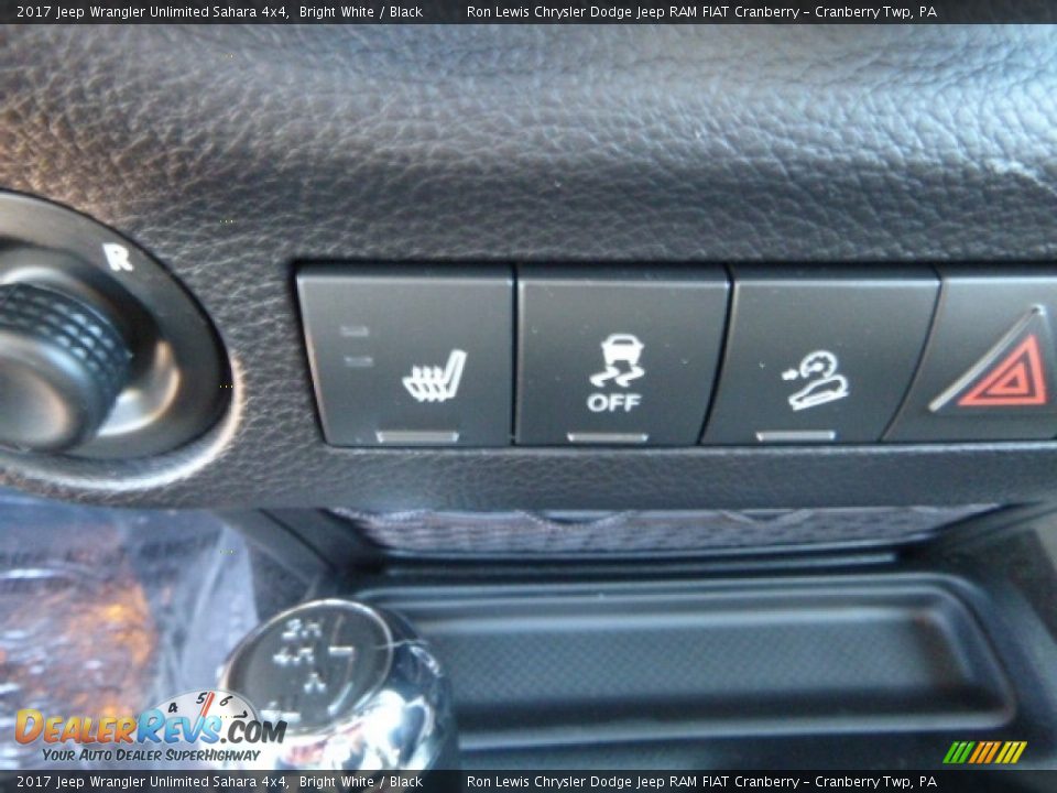 2017 Jeep Wrangler Unlimited Sahara 4x4 Bright White / Black Photo #18