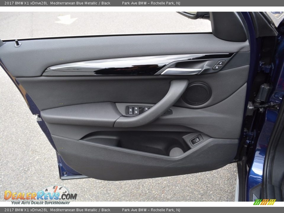 Door Panel of 2017 BMW X1 xDrive28i Photo #8