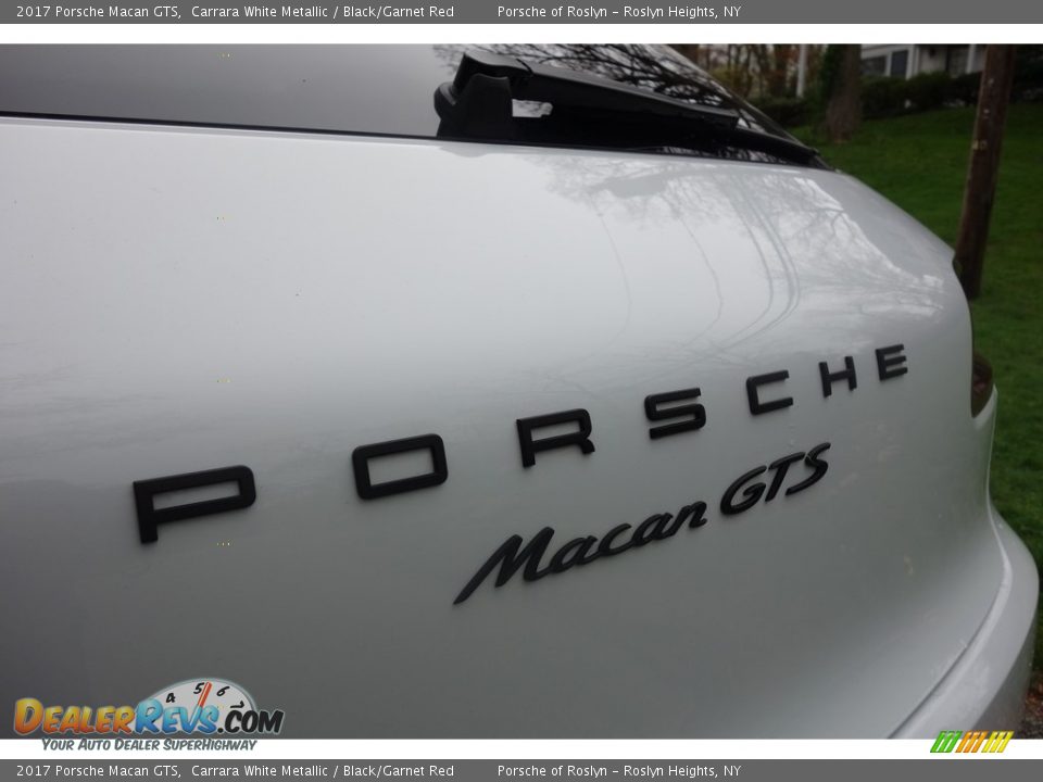2017 Porsche Macan GTS Logo Photo #11